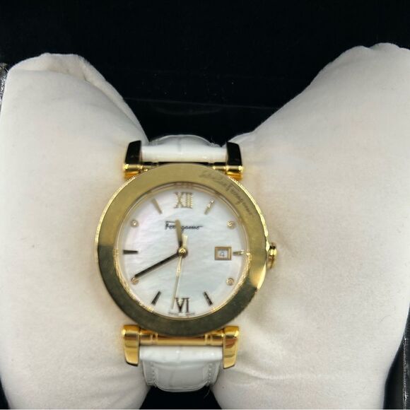 Women’s Salvatore Ferragamo, mother of pearl face watch, made in Italy - Picture 2 of 10